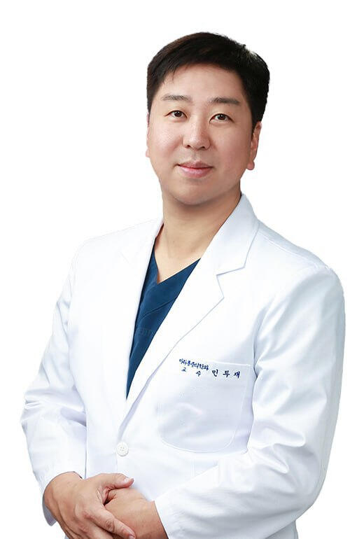 대표 인사말 안녕하세요, 카나비노이드연구회 회장 민두재입니다. 카나비노이드는 건강과 의학에서 중요한 잠재력을 가진 분야입니다. 앞으로 연구회가 과학적 발전과 사회적 가치를 연결하는 다리가 되도록 최선을 다하겠습니다. 꾸준한 연구와 소통으로 대한민국 바이오 산업에 기여하는 연구회가 되겠습니다. 많은 관심과 응원 부탁드립니다.